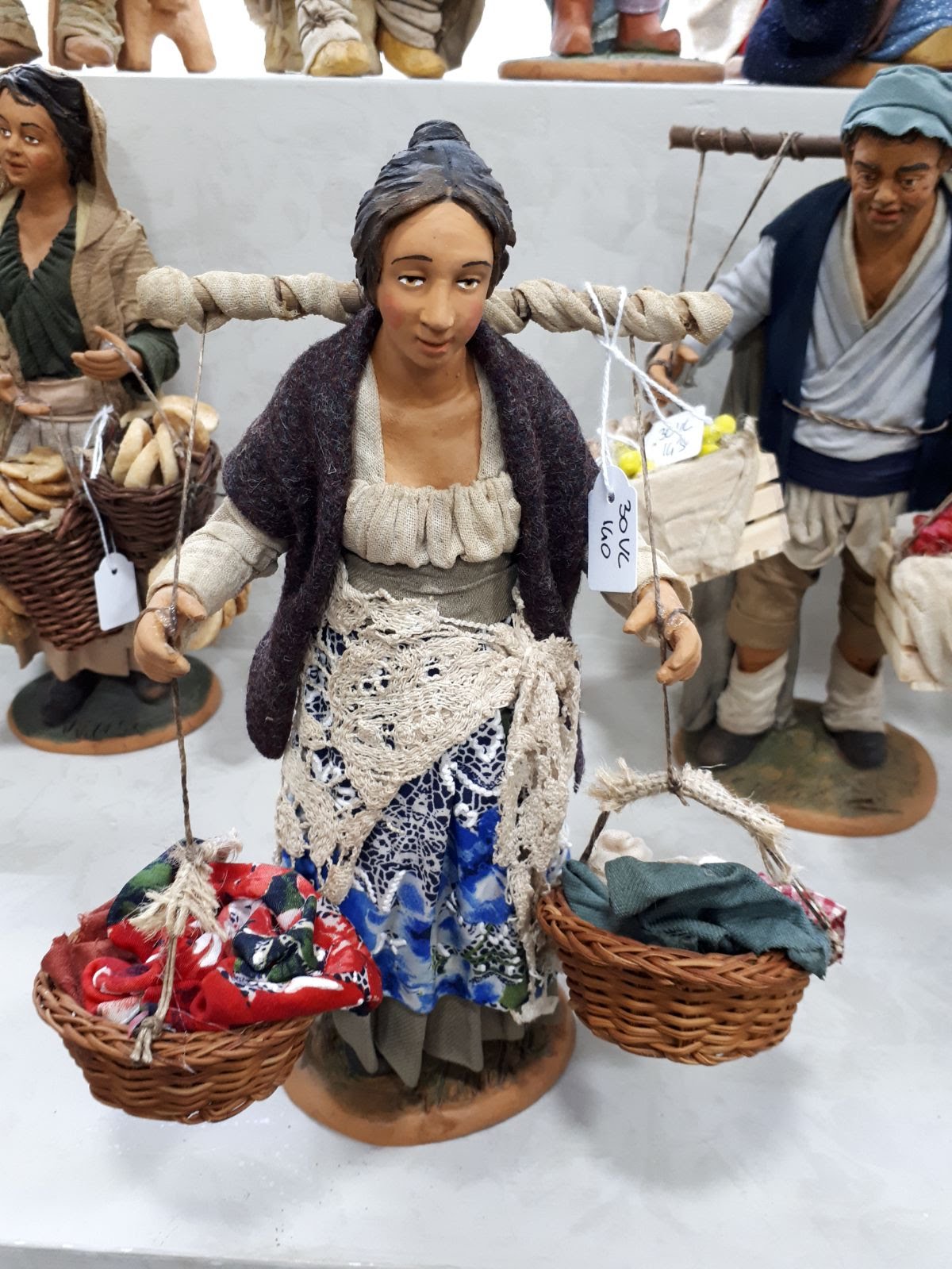 Donna cesti panni